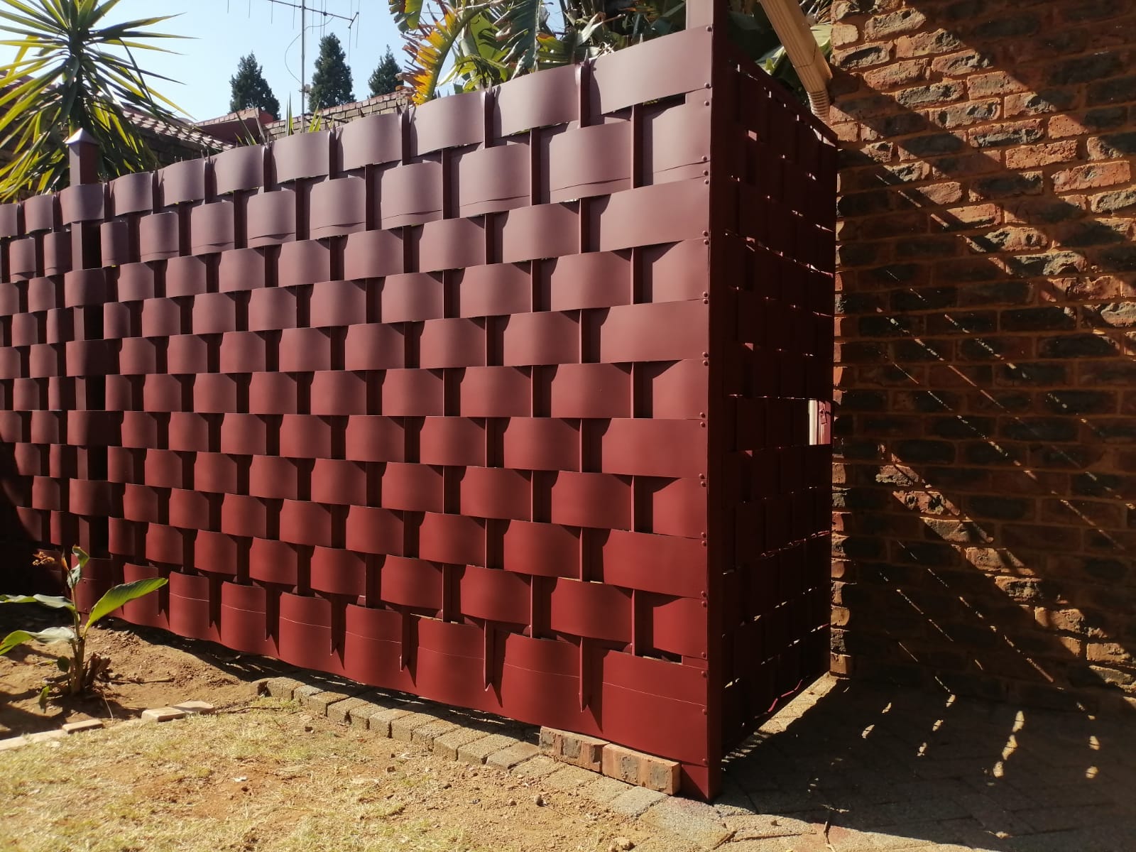 Privacy Fencing Material and Tutorials. DIY Fence Weaving for Privacy Fencing